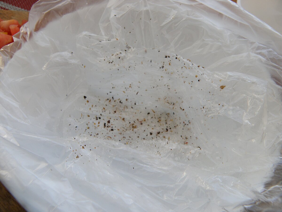 Соль и перец на пакете. Фото автора.