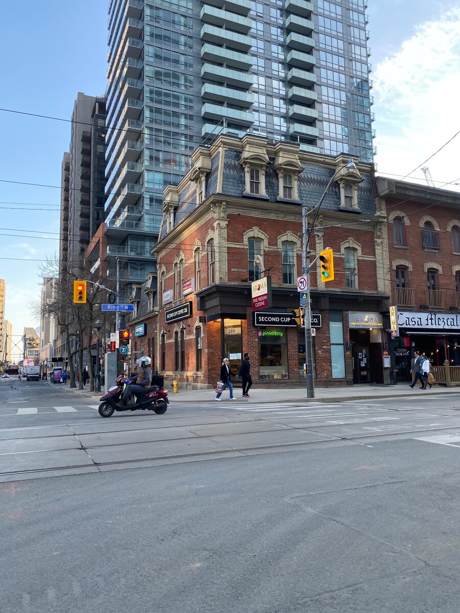 Торонто. Первый день третьего локдауна, Апрель 2021. Фото автора.