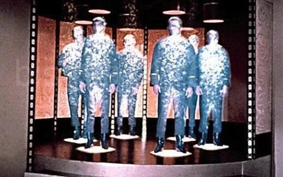 Перемещение из вне во внутрь корабля. 