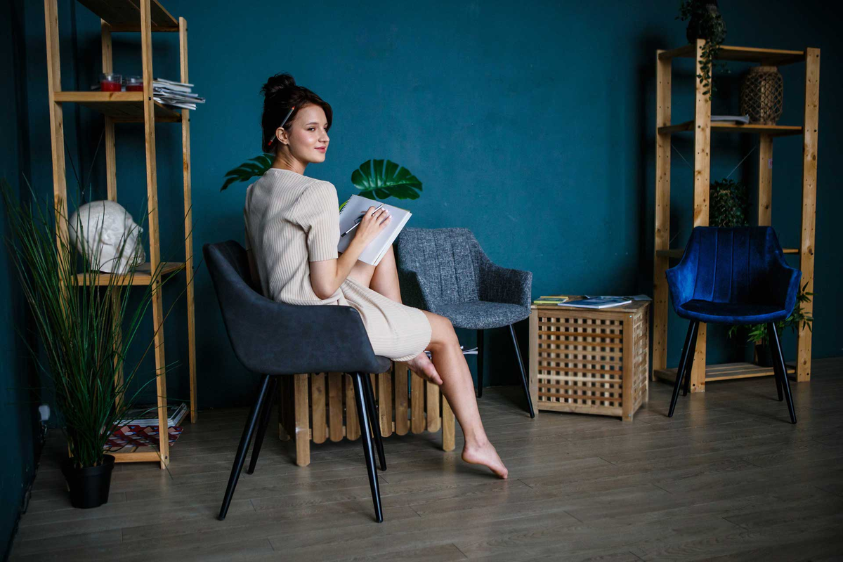 Твоё сосредоточенное лицо, когда пытаешься расписать все нюансы стилей, которые любишь, чтобы, наконец, определиться! @instagram.com/deephouse_design