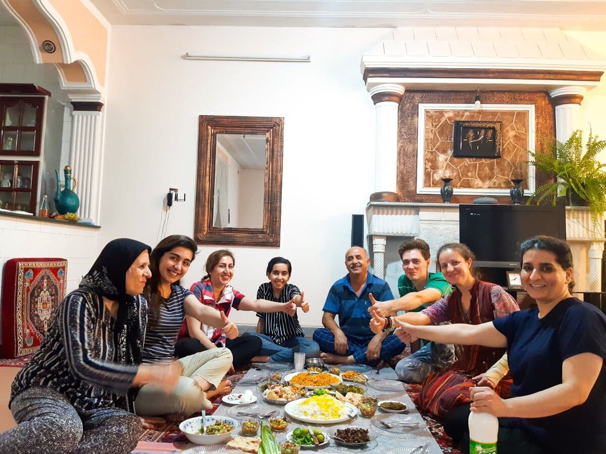 Праздничный ужин в Иране в честь нашего приезда. Но заблокировали карту не в этой "строгой" стране... наоборот, в Иране наш банк очень даже нас выручил!