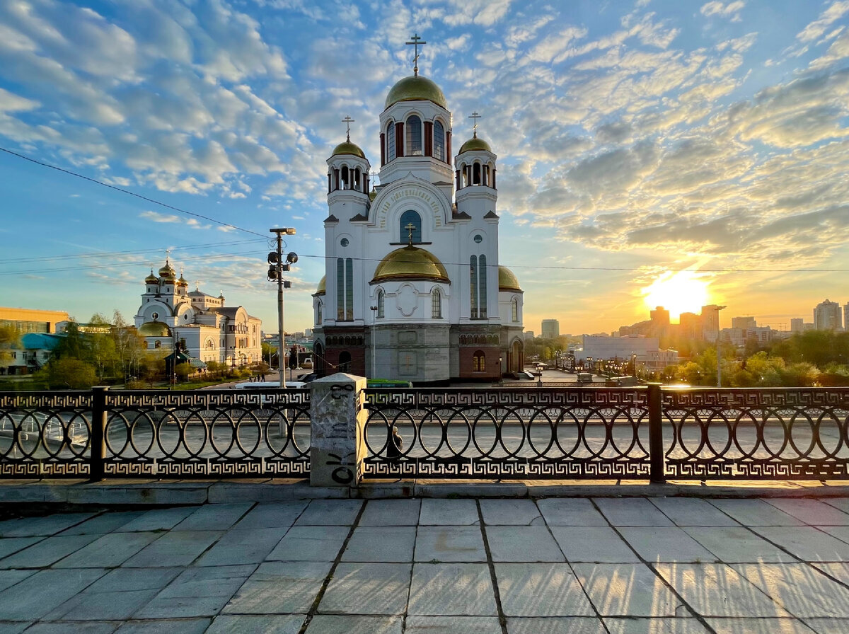 Екатеринбург – таинственный российский город о туристическом потенциале которого мало что известно. Для многих Уральская столица остается в сознании серым промышленным городом.