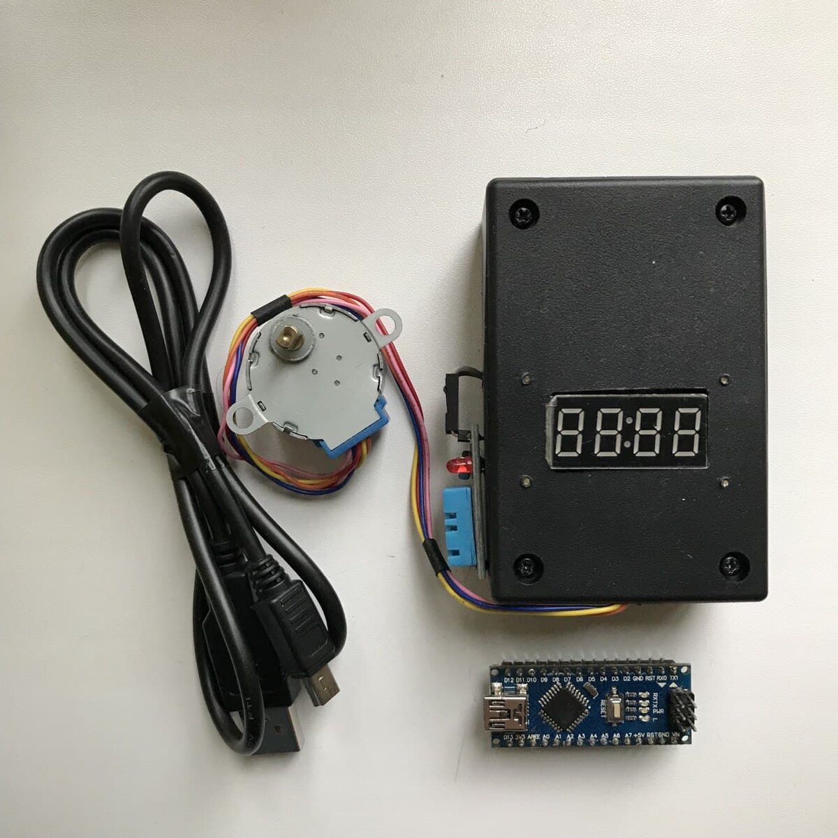  Внешний вид астротрекера в сборе, Arduino Nano и кабель Mini USB