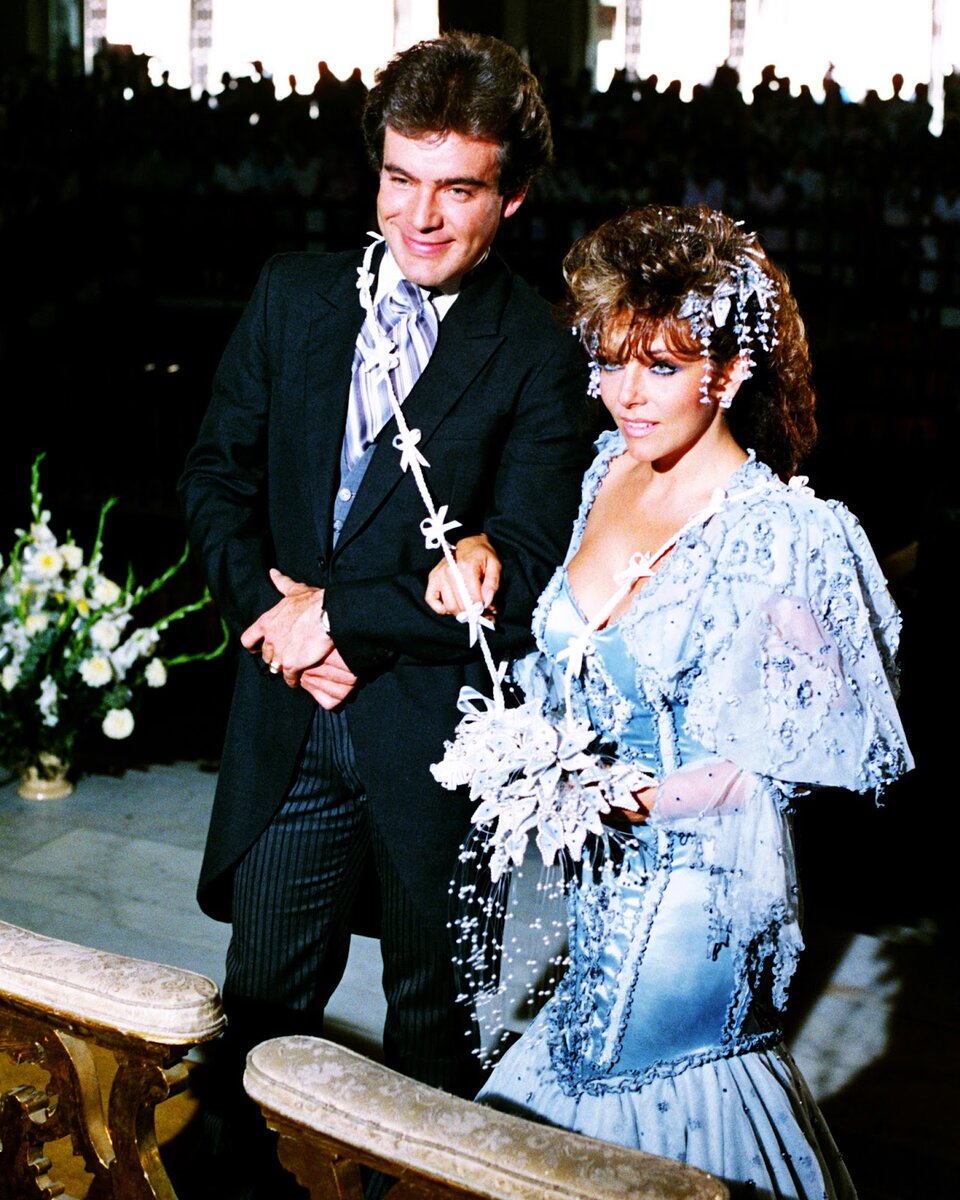 В сериалах Гильермо постоянно женился на Веронике, но реальная жизнь - это совсем другая история. Фото из промо-материалов к сериалу "Дикая Роза"