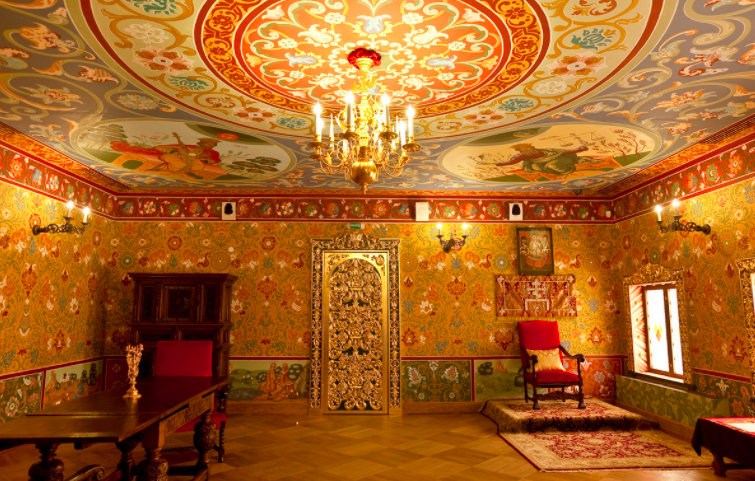 Главная палата царицы в женских покоях царских палат (современная реконструкция в Коломенском)