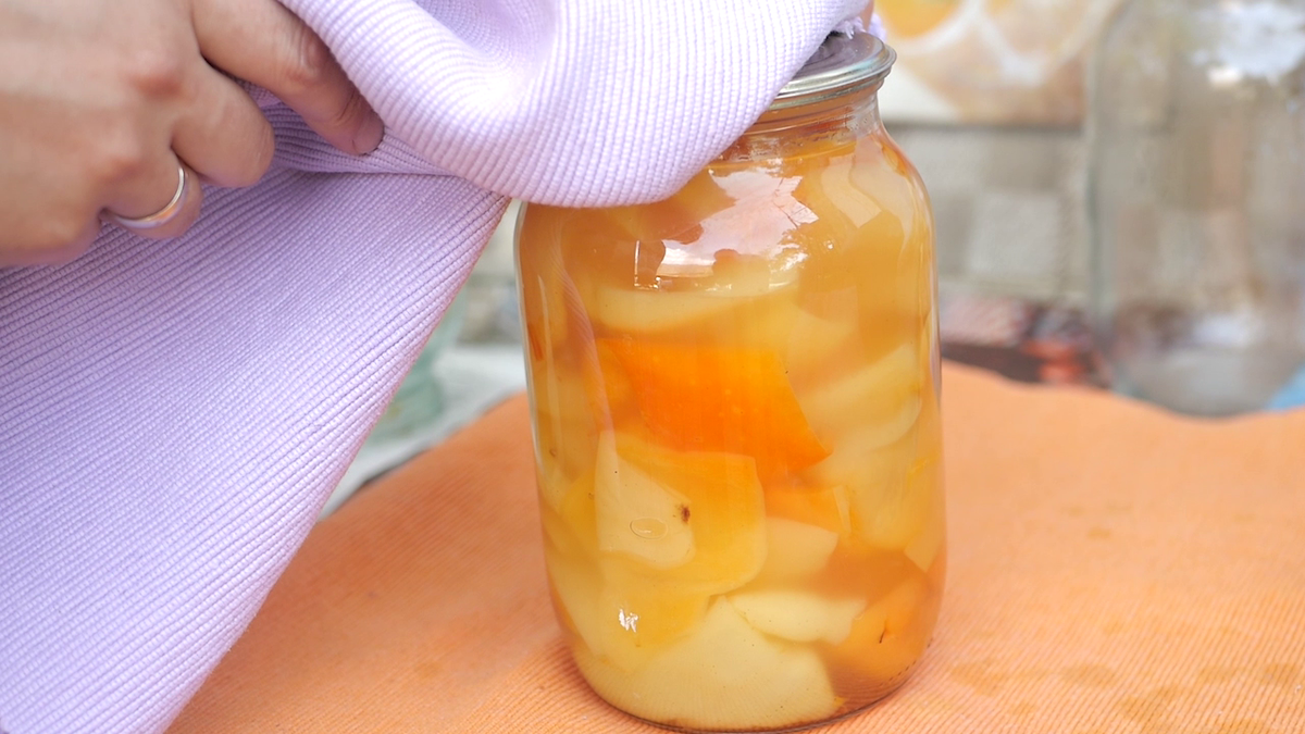 Хоть 100 банок закрой, все будет мало. Самая простая и вкусная заготовка на зиму из перца. Хоть 100 банок закрой, все будет мало. Самая простая и вкусная заготовка на зиму из перца.