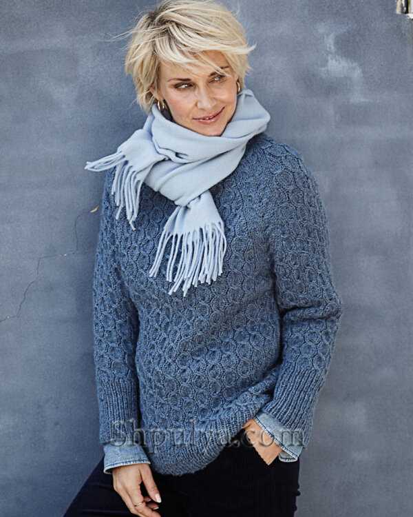 Как связать женский свитер спицами: 34 модели (реглан, с кокеткой, с горлом, с косами и аранами)