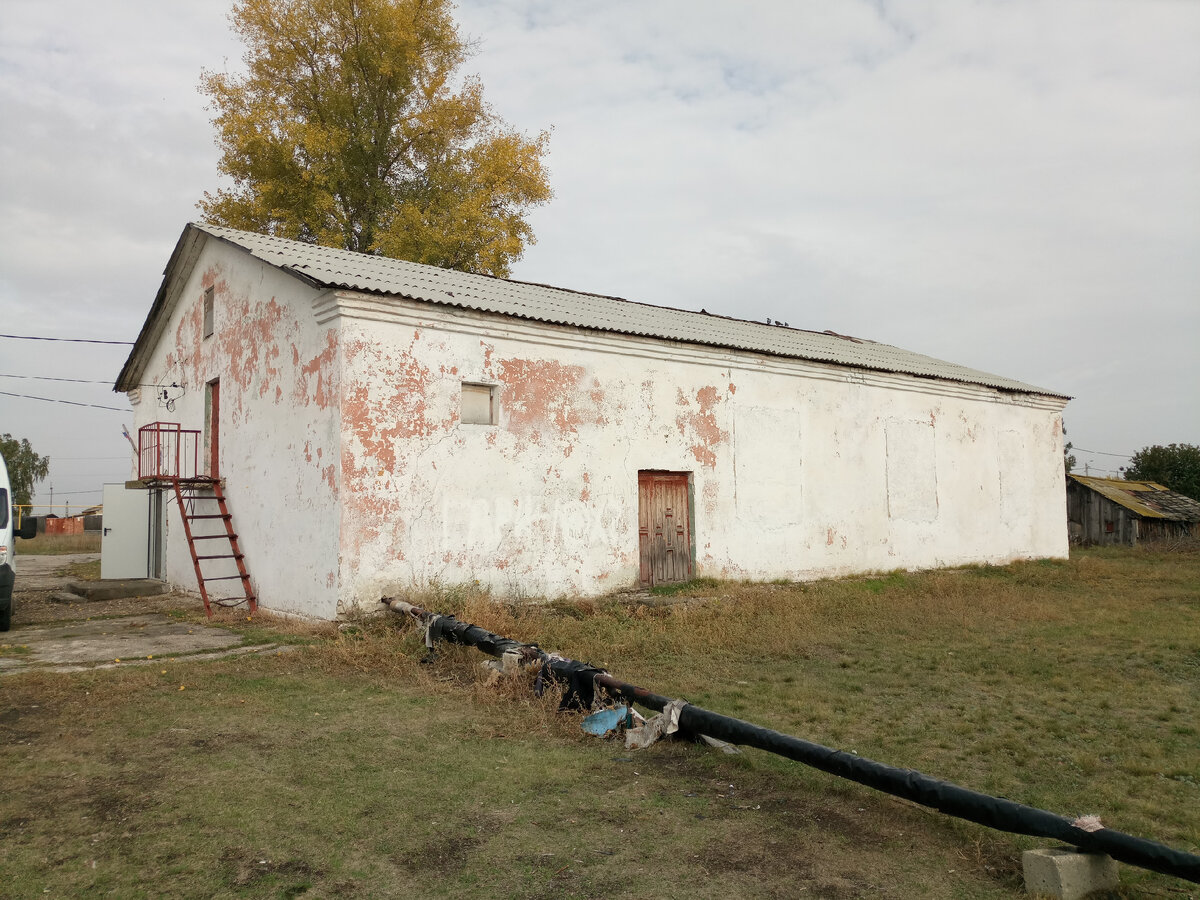 В 21 век здание ДК никак не вписывается. 