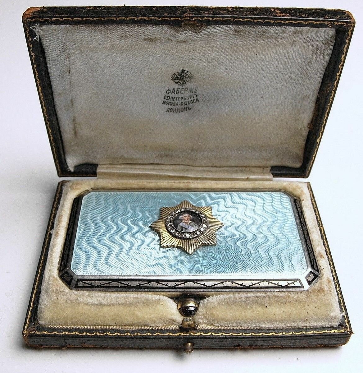 Портсигар от Фаберже.  Фотографий несколько, листайте галерею.