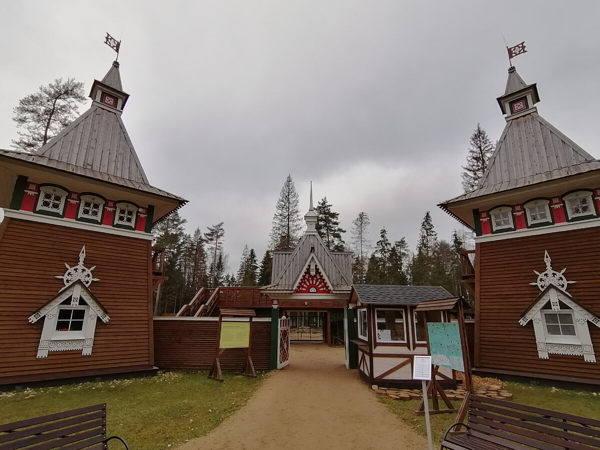 Входная группа в сафари-парке. Фото автора