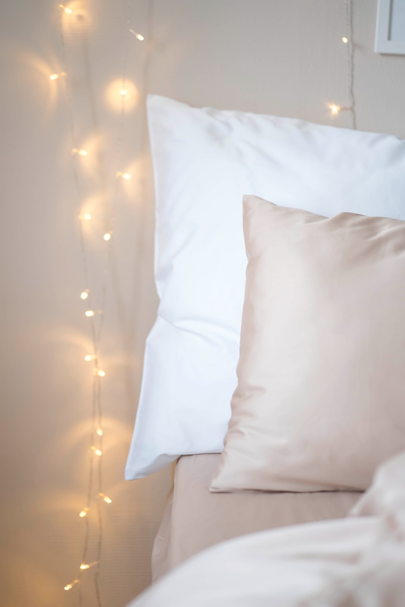 Но почему подушки желтеют в первую очередь и как вы можете предотвратить это