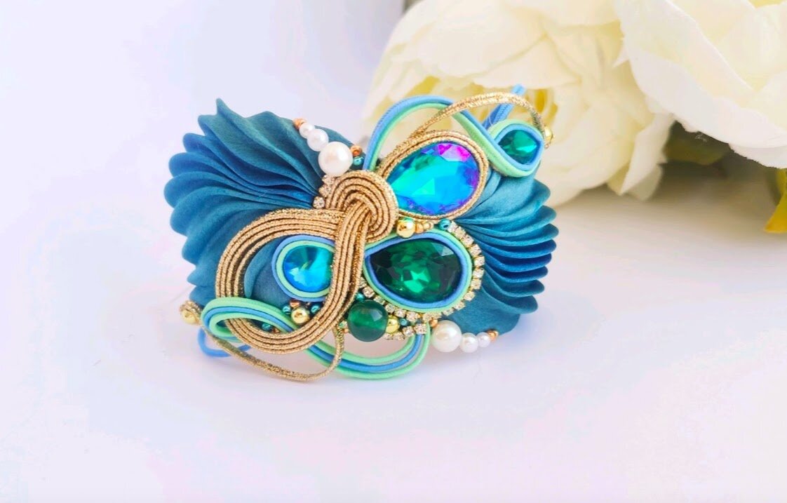 Брошь в технике шибори