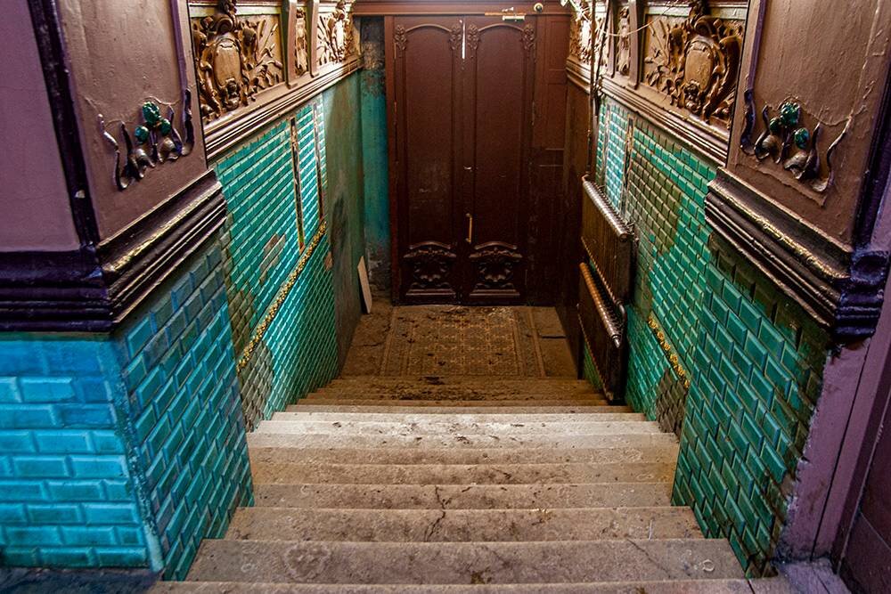 питерские дворы парадные. доходный дом елисеевых в санкт-петербурге. доходный дом елисеева ломоносова 14. дом купца дехтеринского. парадная свободная.