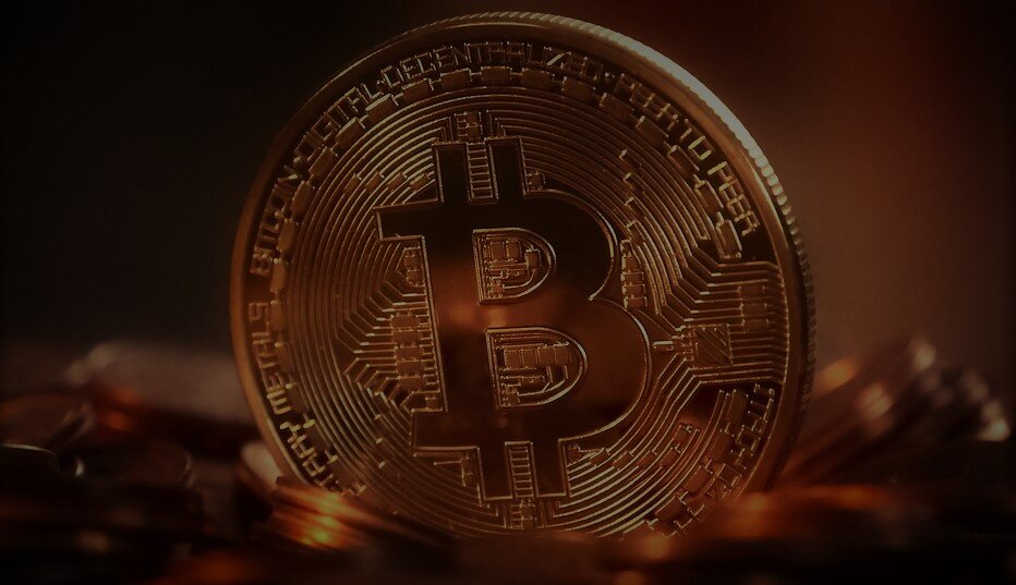 Символ самой популярной криптовалюты - биткоин.