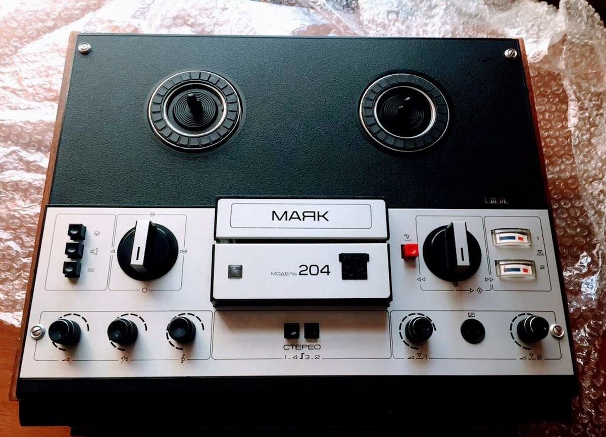  Катушечный магнитофон "Маяк-204"