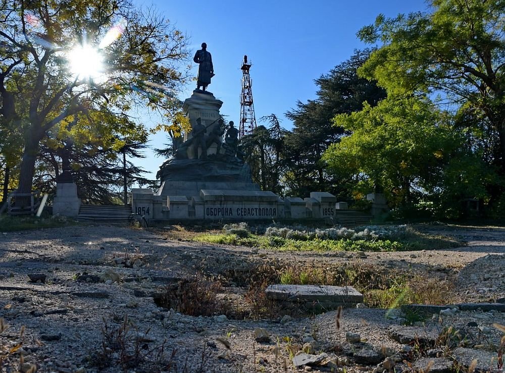 Разруха на Историческом бульваре. Фото Юрия Югансона