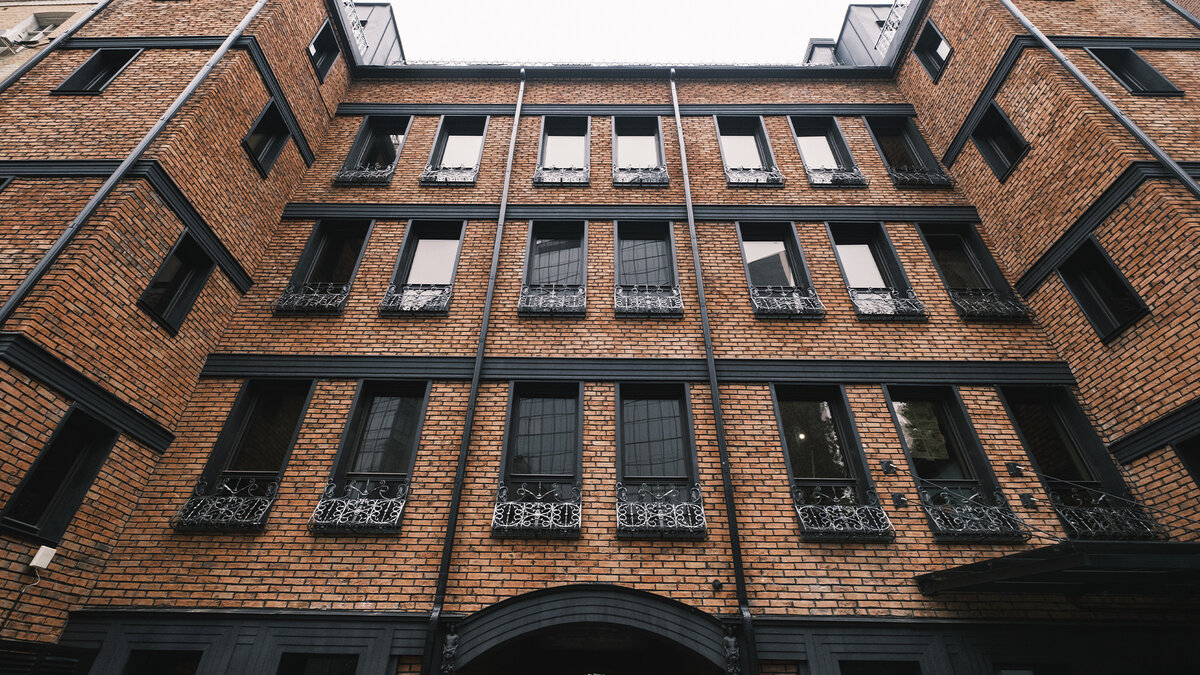 Задний фасад клубного дома