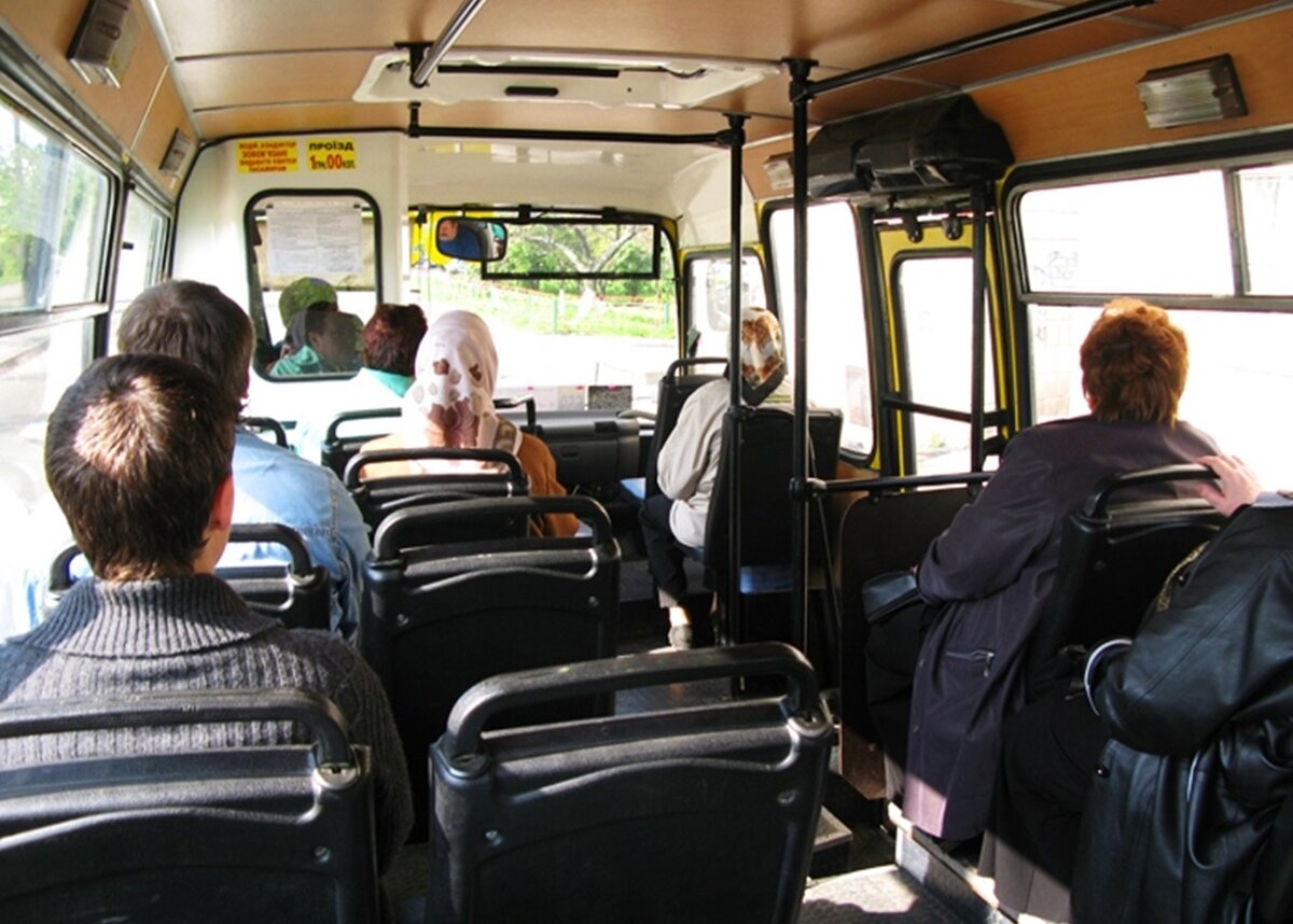 Фото автобуса изнутри с людьми