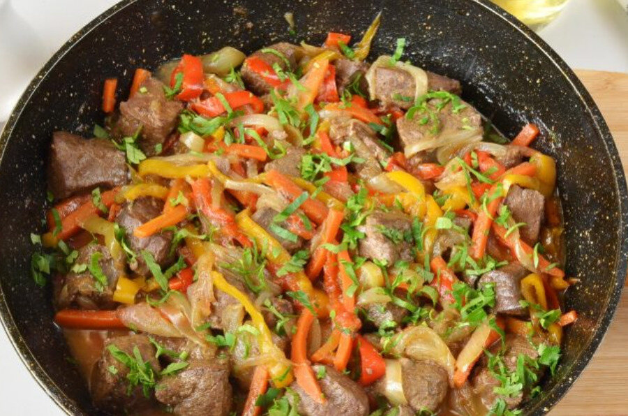 Рецепт говяжьей печени с овощами