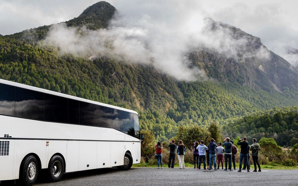 Автобусные туры на кавказ. Автотур Грузия. Автобусный тур. Туристический автобус. Автобус для путешествий.