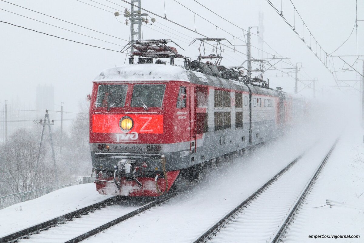 Электровоз ЧС200-004 с поездом №160 Москва - Петрозаводск, перегон Крюково - Поварово-1