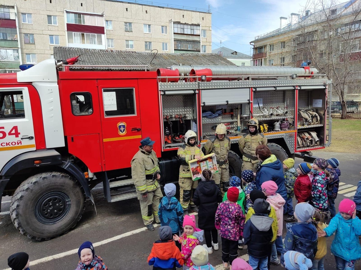 Дошколята поздравили пожарных с наступающим праздником | гор.сайт | Дзен