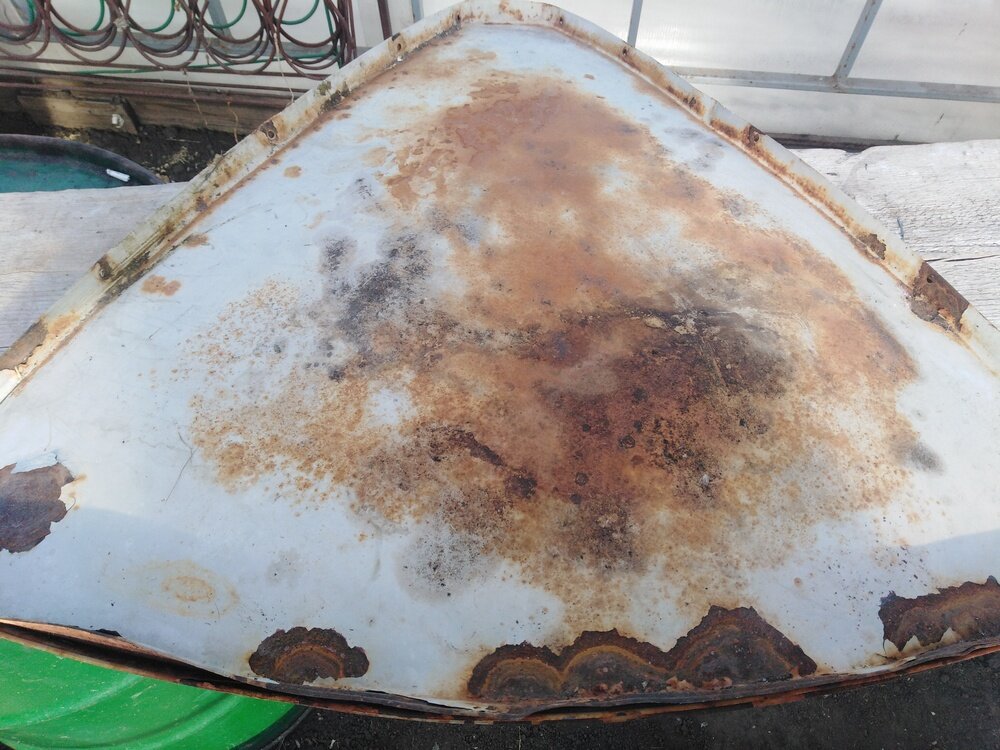 Металлические лепестки чаши антенны.