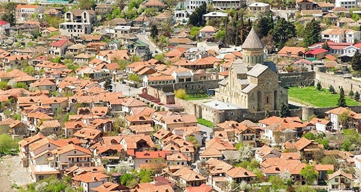 Достопримечательности Грузии — это множество старинных храмов, церквей и крепостей, карстовые пещеры и скальные города, дворцы грузинских королей и самобытные деревеньки Верхнего Сванети, национальные парки и монастыри.