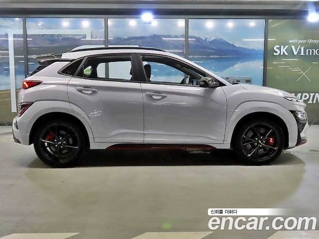 Палитра кузова для Коны N состоит из семи цветов голубой Sonic Blue, чёрный Phantom Black Pearl, белый Atlas White, серый Cyber Grey Metallic, тёмно-серый Dark Knight Grey Pearl, красный Ignite Red и синий Performance Blue.