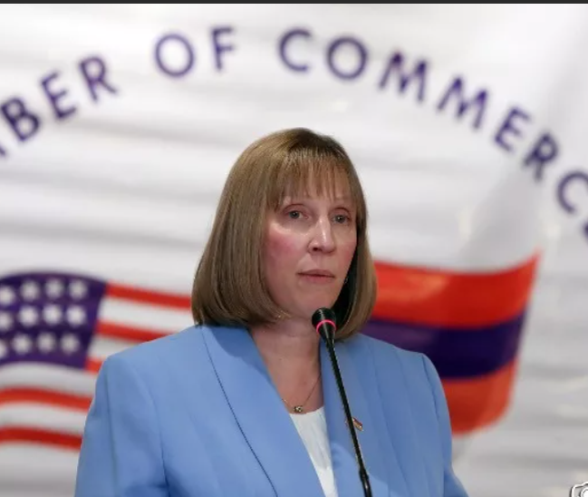 Линн Трейси.