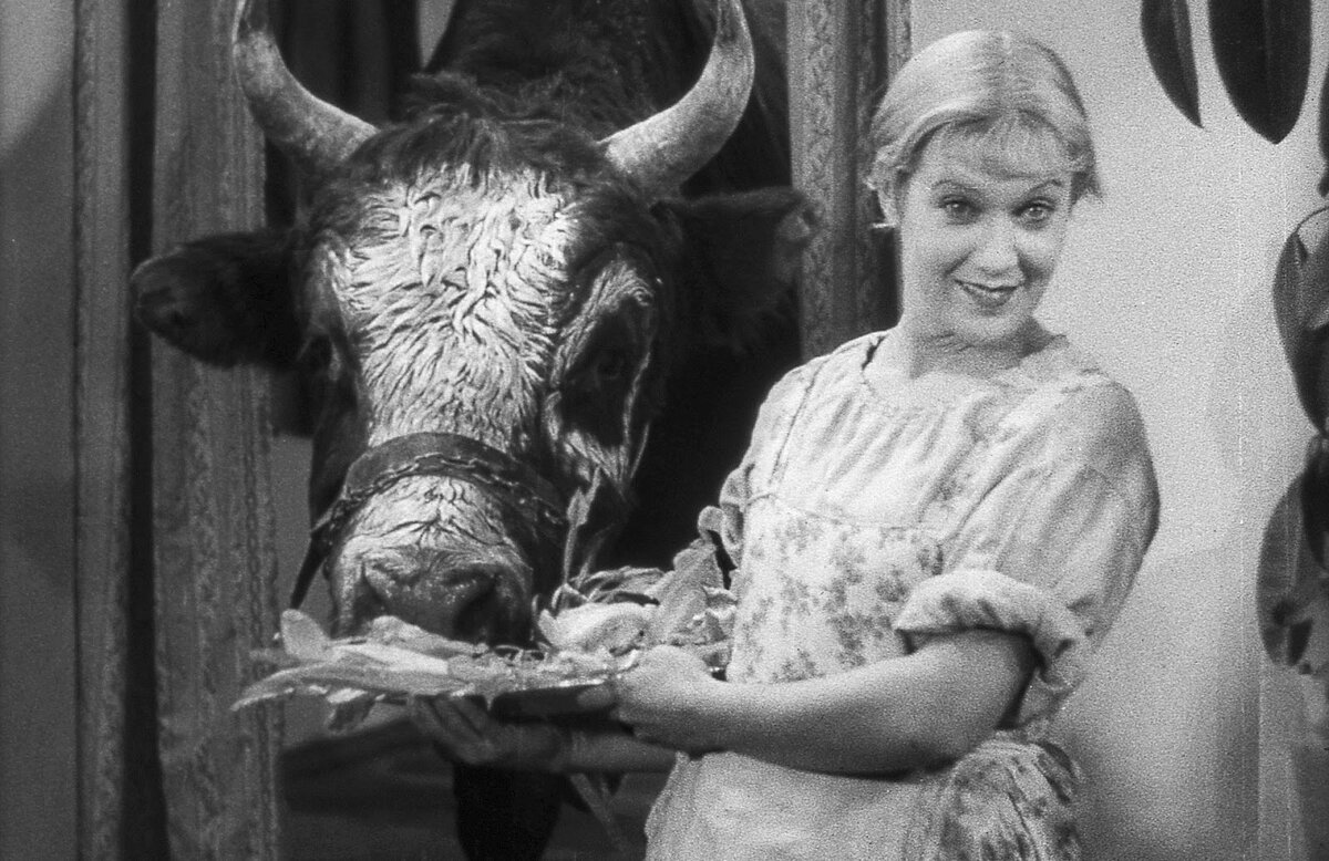 Любовь Орлова в "Веселых ребятах"