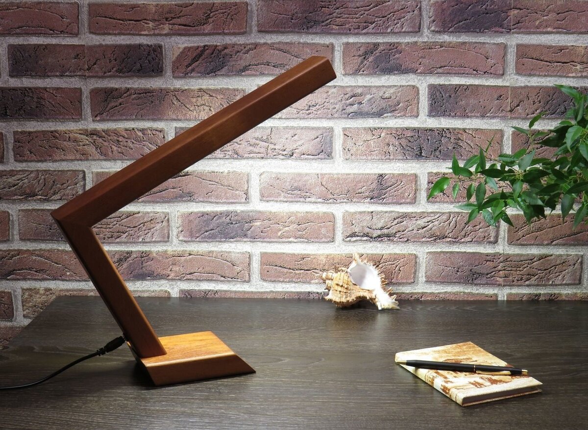 Настольная лампа в минималистическом стиле