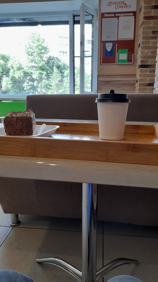 Вот тут и пригодилось кофе с пироженым. Фото автора