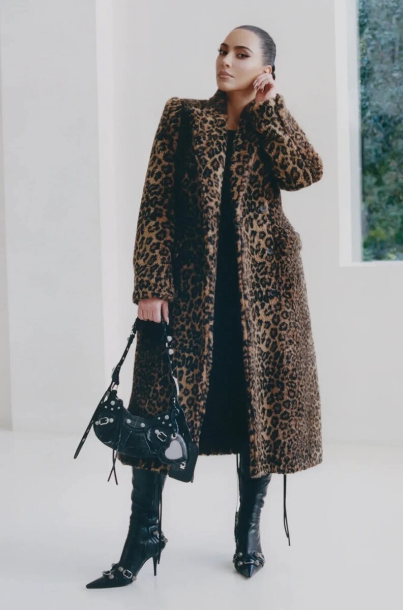    Ким Кардашьян BALENCIAGA