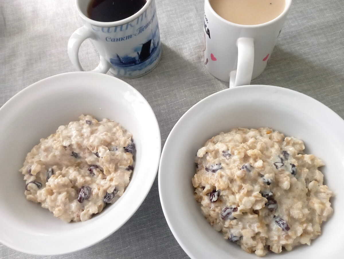Овсяная каша с изюмом, цикорий и чай