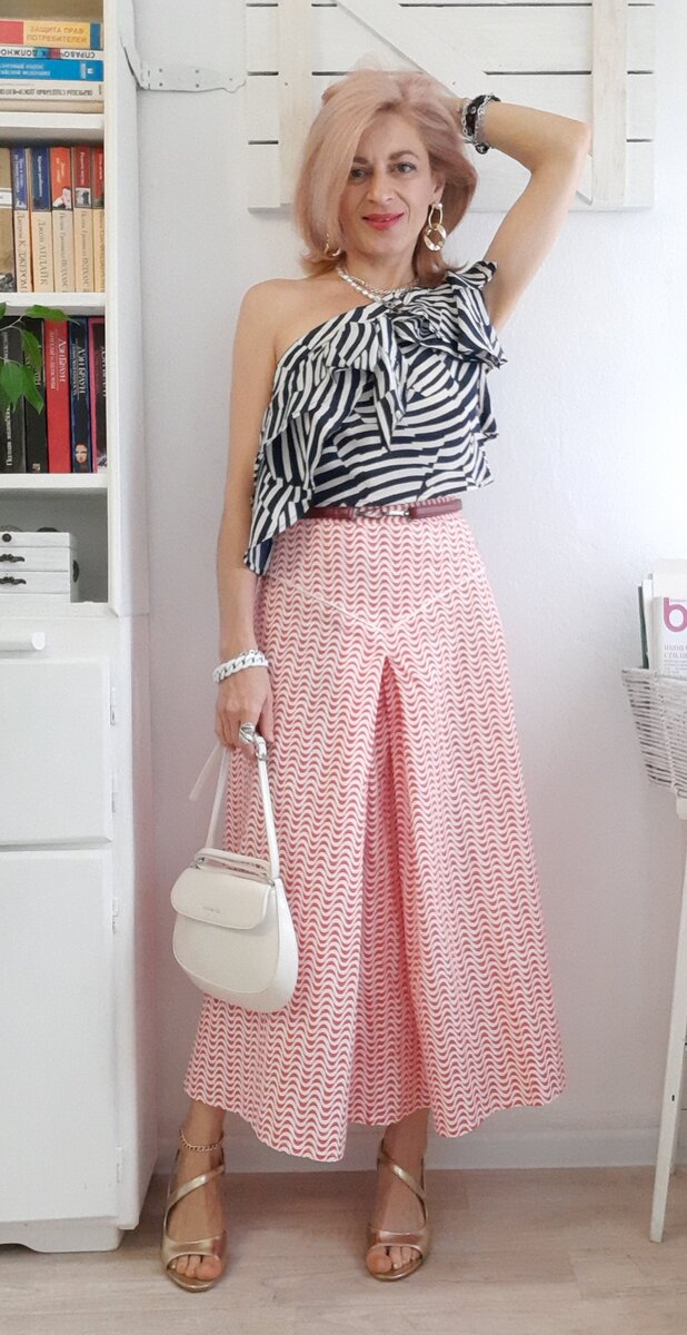 Топ и юбка из секонд-хэнда.