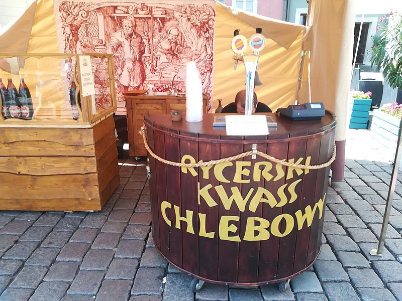 MOs810. Познань, Польша. Хлебный квас в бочке