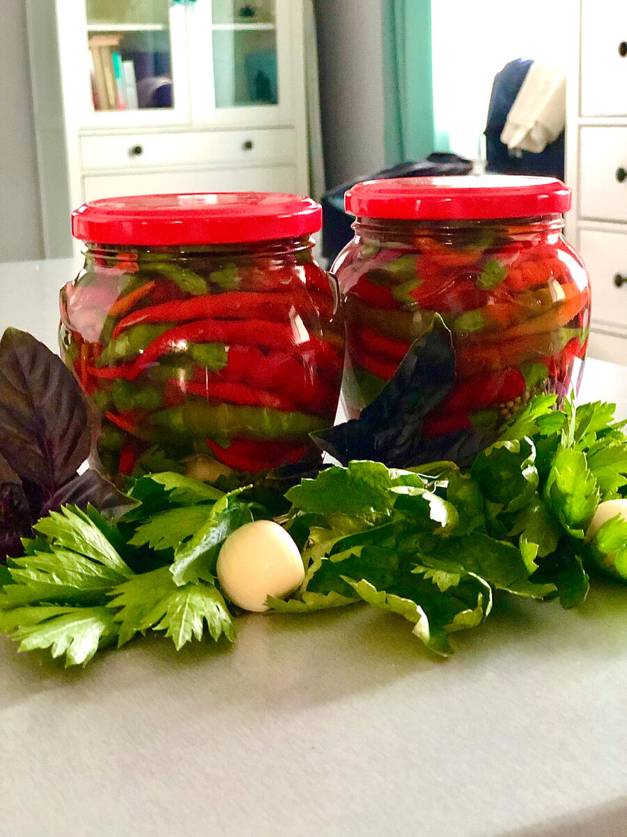 Острый перец в банках