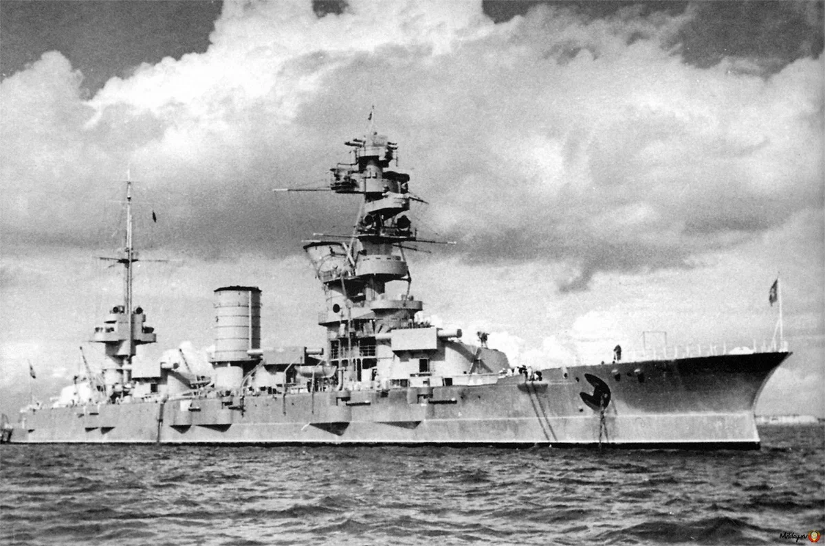 Линкор "Марат" (с 1943 года - "Петропавловск"). В строю с 1914 года. Участвовал в Первой мировой войне, Гражданской войне, Советско-финской войне (обстрел укреплений противника на острове Бьёрке) и Великой Отечественной войне во время обороны Ленинграда. С 1950 учебный корабль под названием «Волхов». В 1953 исключен из состава ВМФ СССР и отправлен на металлолом.