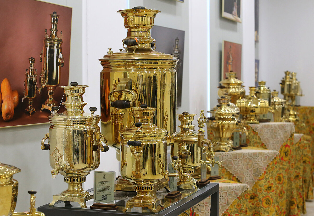 Фото: https://primorye24.ru/news/post/148186-ugostim-nastoyashchim-chaem-vo-vladivostoke-otkrylas-vystavka-samovarov