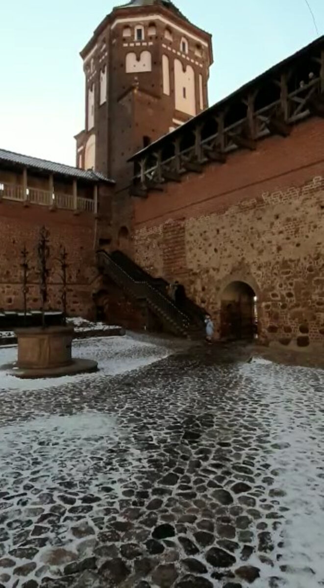 фото Мирский замок  внутренний  двор