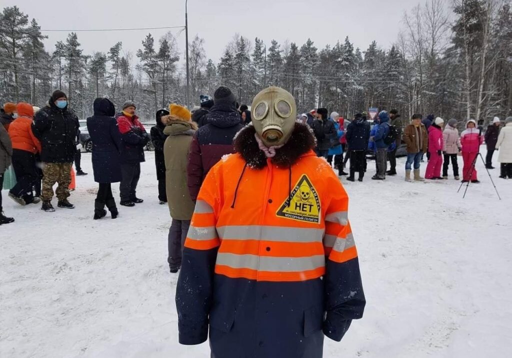    			Сход против появления полигона отходов «Островский» в Ленобласти.  Декабрь 2021 г. Протесты против разных аспектов мусорной реформы  сопровождают ее с самого начала реализации		  Фото: activatica.org