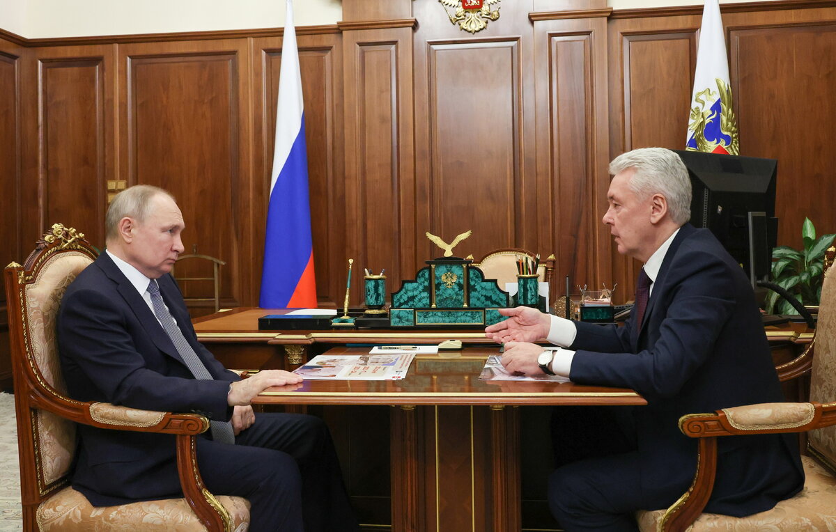    Президент РФ Владимир Путин и мэр Москвы Сергей Собянин  Михаил Климентьев/Пресс-служба президента РФ/ТАСС