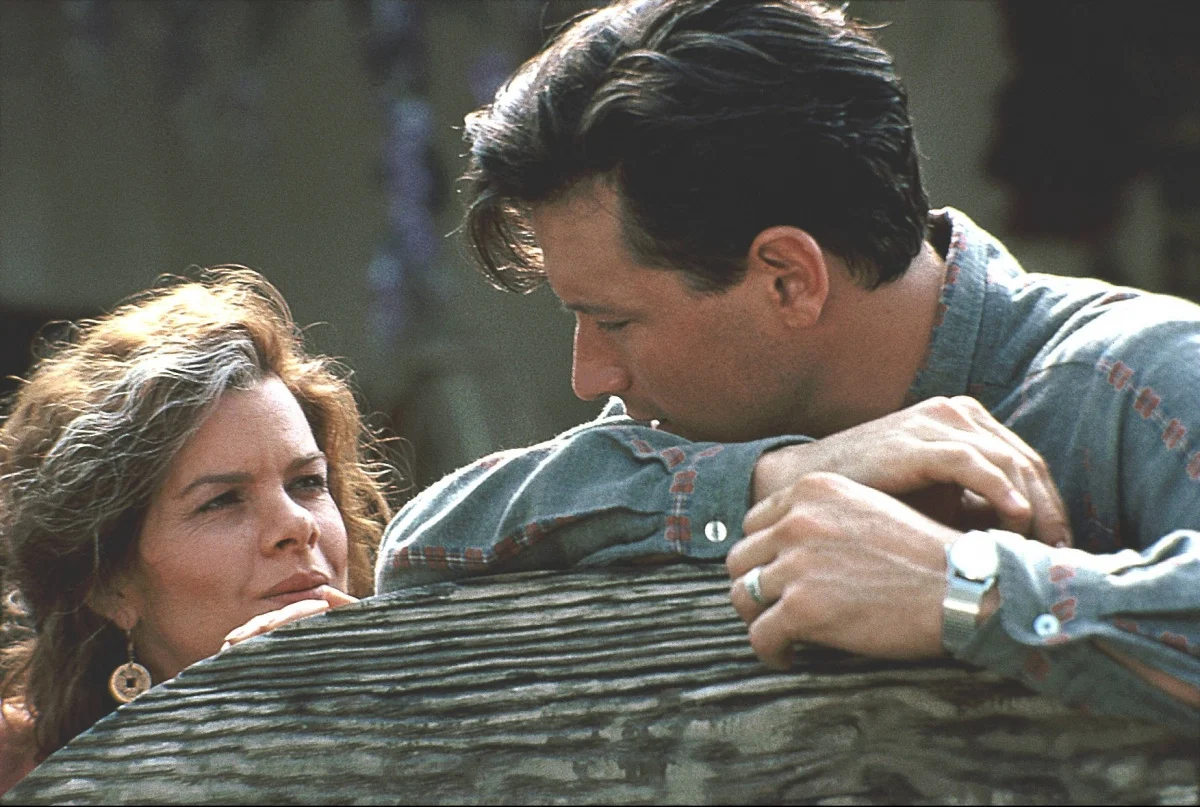 Кадр из фильма Late for Dinner. Режиссер: У. Д. Рихтер. Оператор: Питер Сова. Производство: Castle Rock Entertainment, Granite Pictures, New Line Cinema