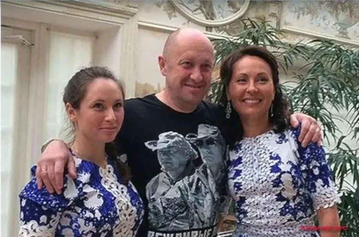 Ирина Красавина (слева) и вдова Пригожина Любовь (справа). Фото: Baza | Telegram