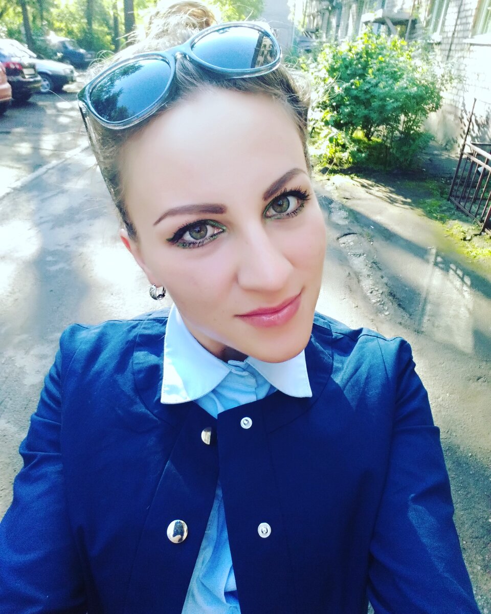 Перед работой любила фоткаться. Раннее летнее утро располагало