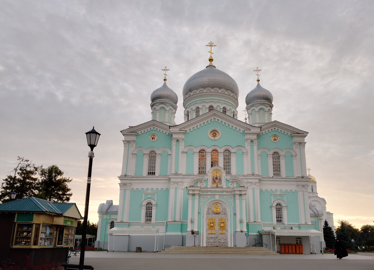 Троицкий собор Серафимо - Дивеевского монастыря (фото автора).
