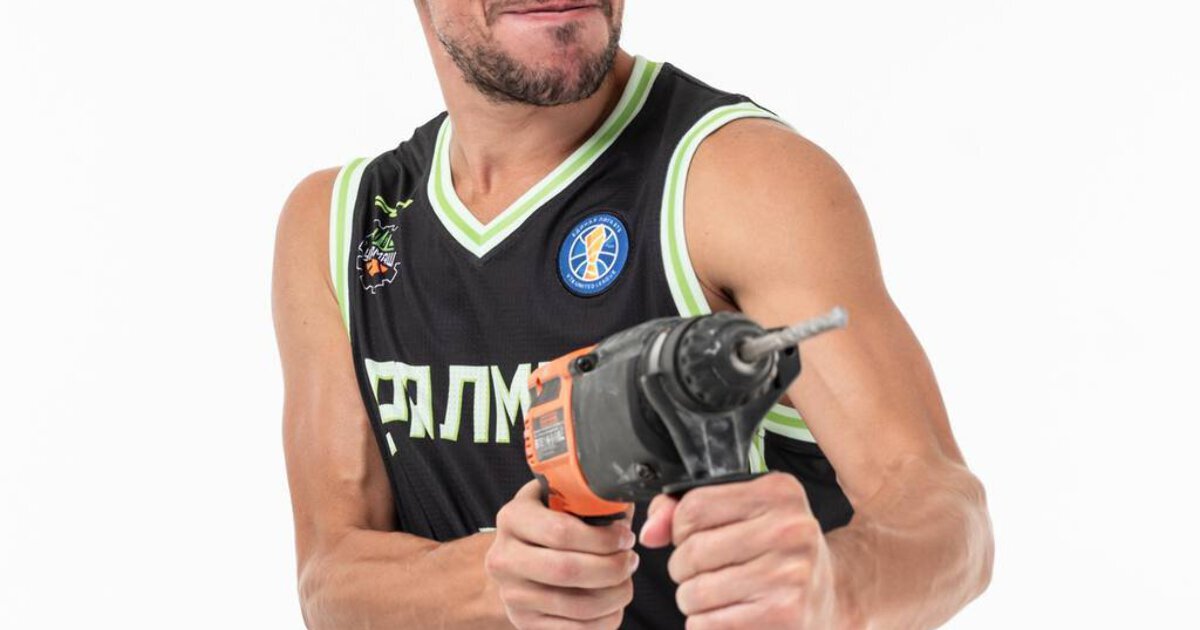 Вячеслав камольцев футболист. Фото футболистов уралмаша. Уралмаш игроки. Уралмаш игроки. Фк уралмаш 2002.