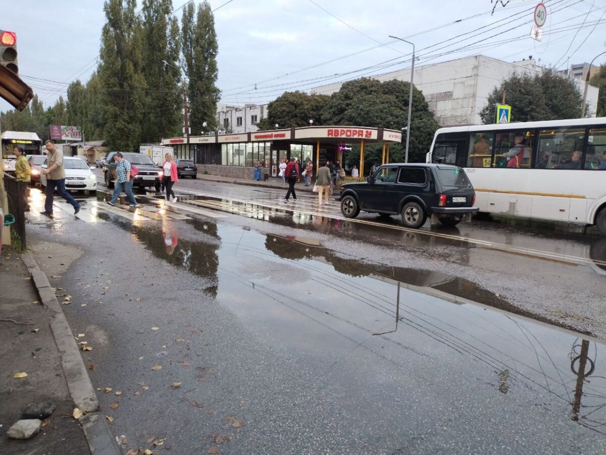 В Воронеже река после прорыва холодной воды из двух люков растянулась от Маршала  Жукова до Генерала Лизюкова | «Воронежские новости» | Дзен