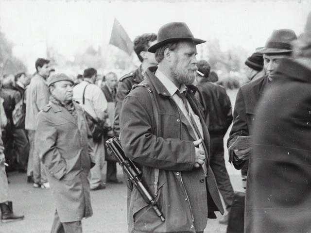 30 лет назад Россия оказалась фактически на пороге гражданской войны.-2